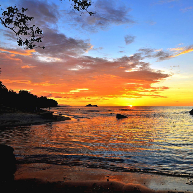 Sonnenuntergang am Strand von Permai, Malaysia Reise
