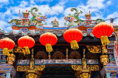 George Town/Penang: Festlich geschmückter chinesischer Tempel