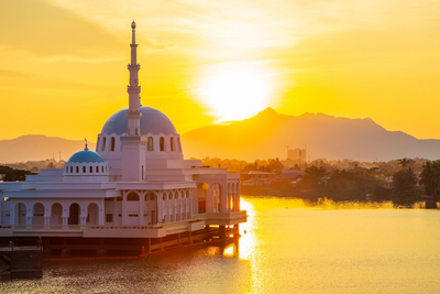 Moschee bei Sonnenuntergang, Kuching, Malaysia Rundreise
